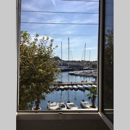 LA CIOTAT - Magnifique Appartement climatisé sur le Port Extérieur photo