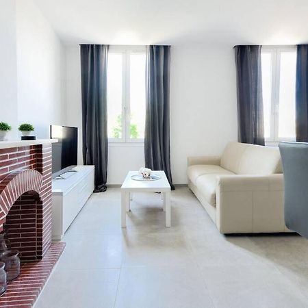 LA CIOTAT - Magnifique Appartement climatisé sur le Port Extérieur photo
