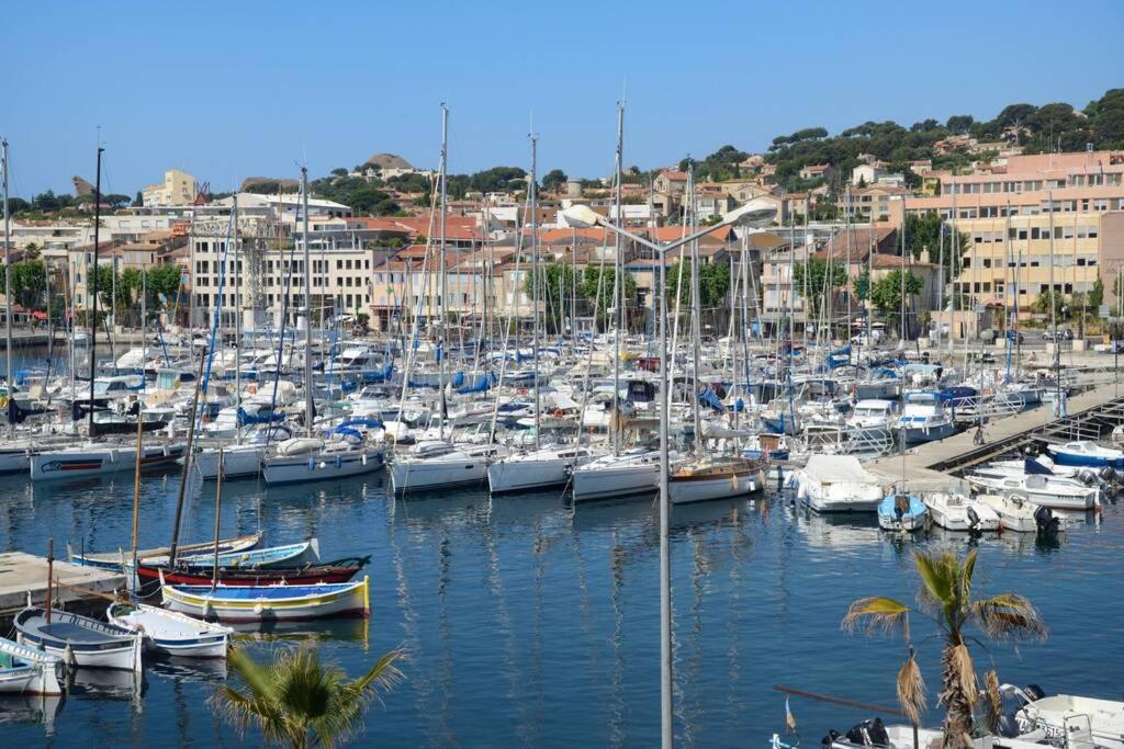 LA CIOTAT - Magnifique Appartement climatisé sur le Port Extérieur photo