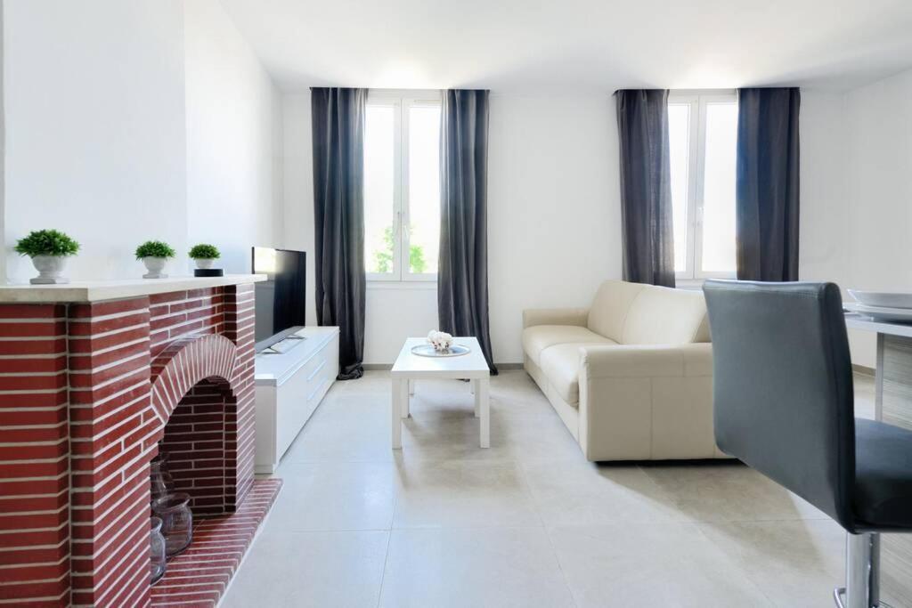 LA CIOTAT - Magnifique Appartement climatisé sur le Port Extérieur photo